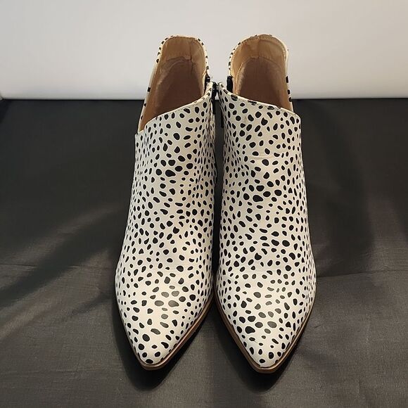 SERRA ANKLE MID HEEL SLIP-ON POINTED TOE ZIP CLOSURE BOOTIE - Picture 3 of 16